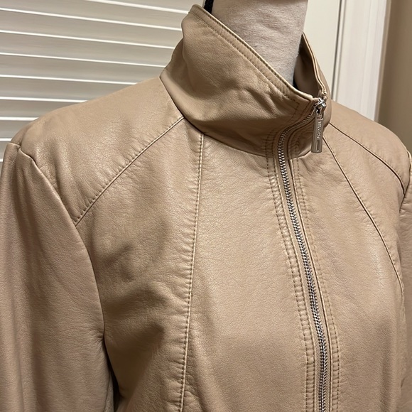 Kenneth Cole Reaction Faux Leather Moto Jacket in Honey, Size Large - Picture 13 of 17